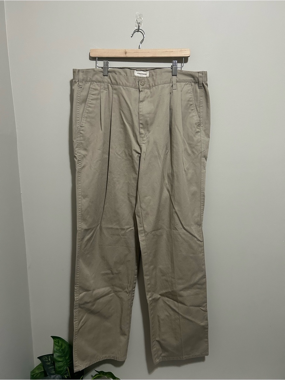 Denver Hayes Men's Pleated Chinos in Khaki